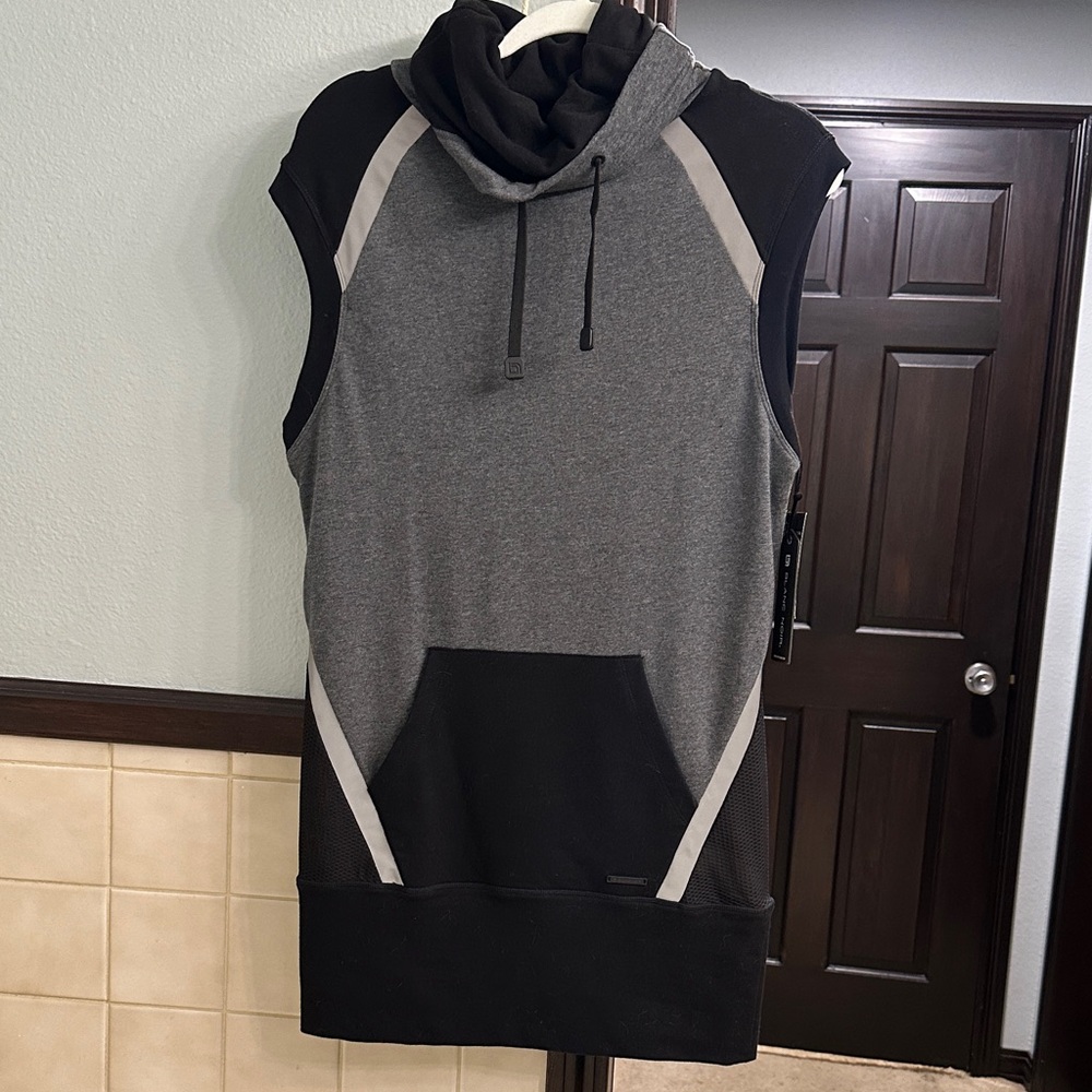 Blanc Noir Gray and Black Sleeveless Women's Sweater